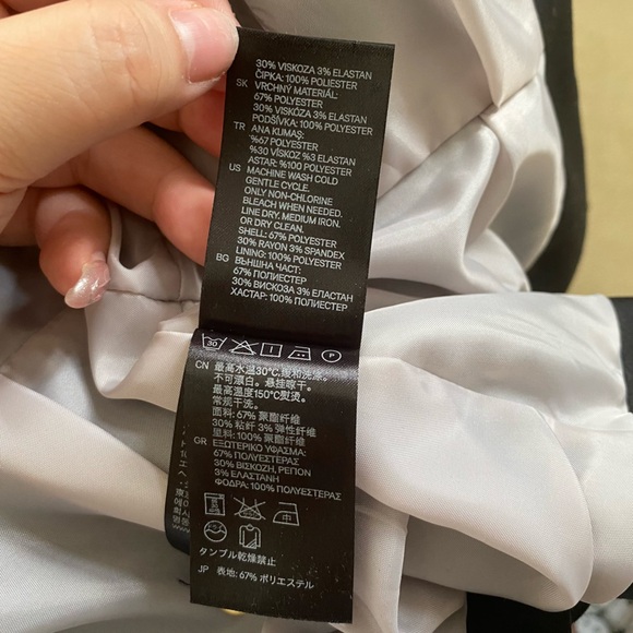 H&M Black Blazer with a Ruffled Bottom and Gold Buttons Size 2 - Picture 9 of 9